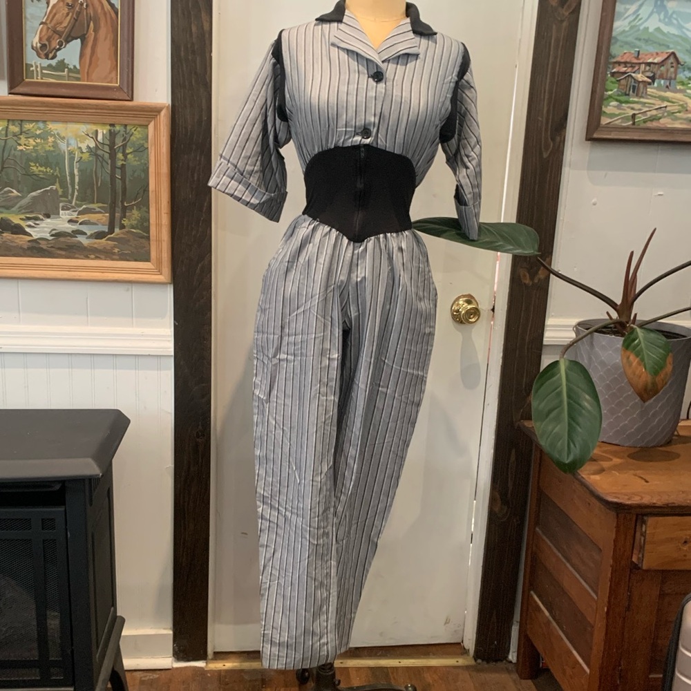 Striped Short-Sleeve Jumpsuit with Black Waist Panel - Gray